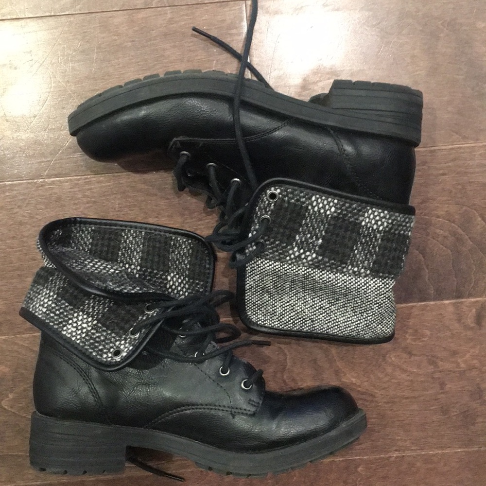 Combat boots